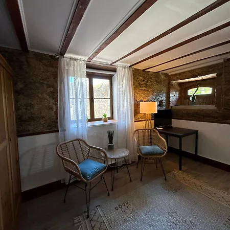 A Casa Amarela Guest * Sao Martinho da Cortica